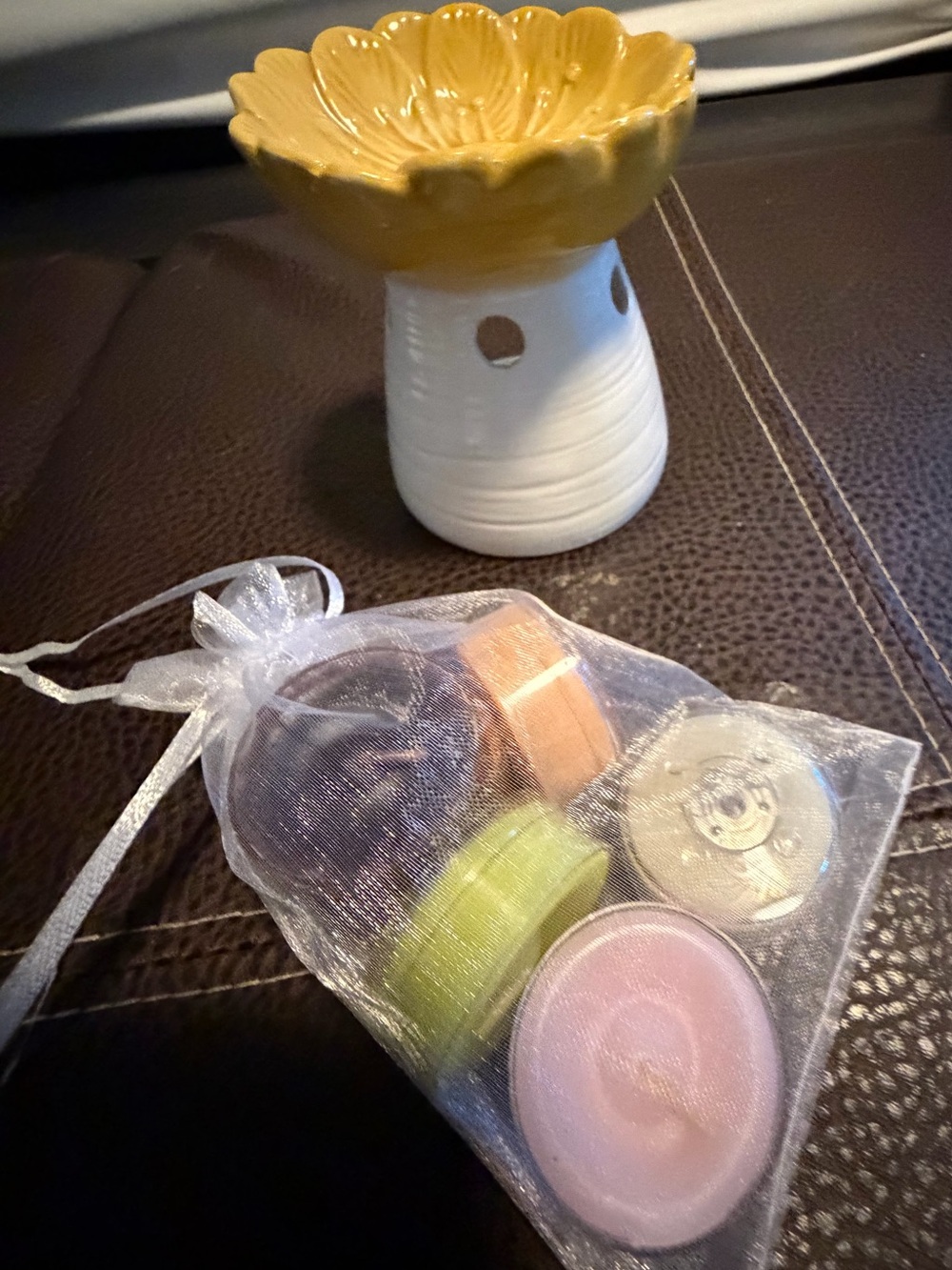 Unbranded Peachy Flower Ceramic Wax Melt/Oil Warmer w/6 “PartyLite” tealights.